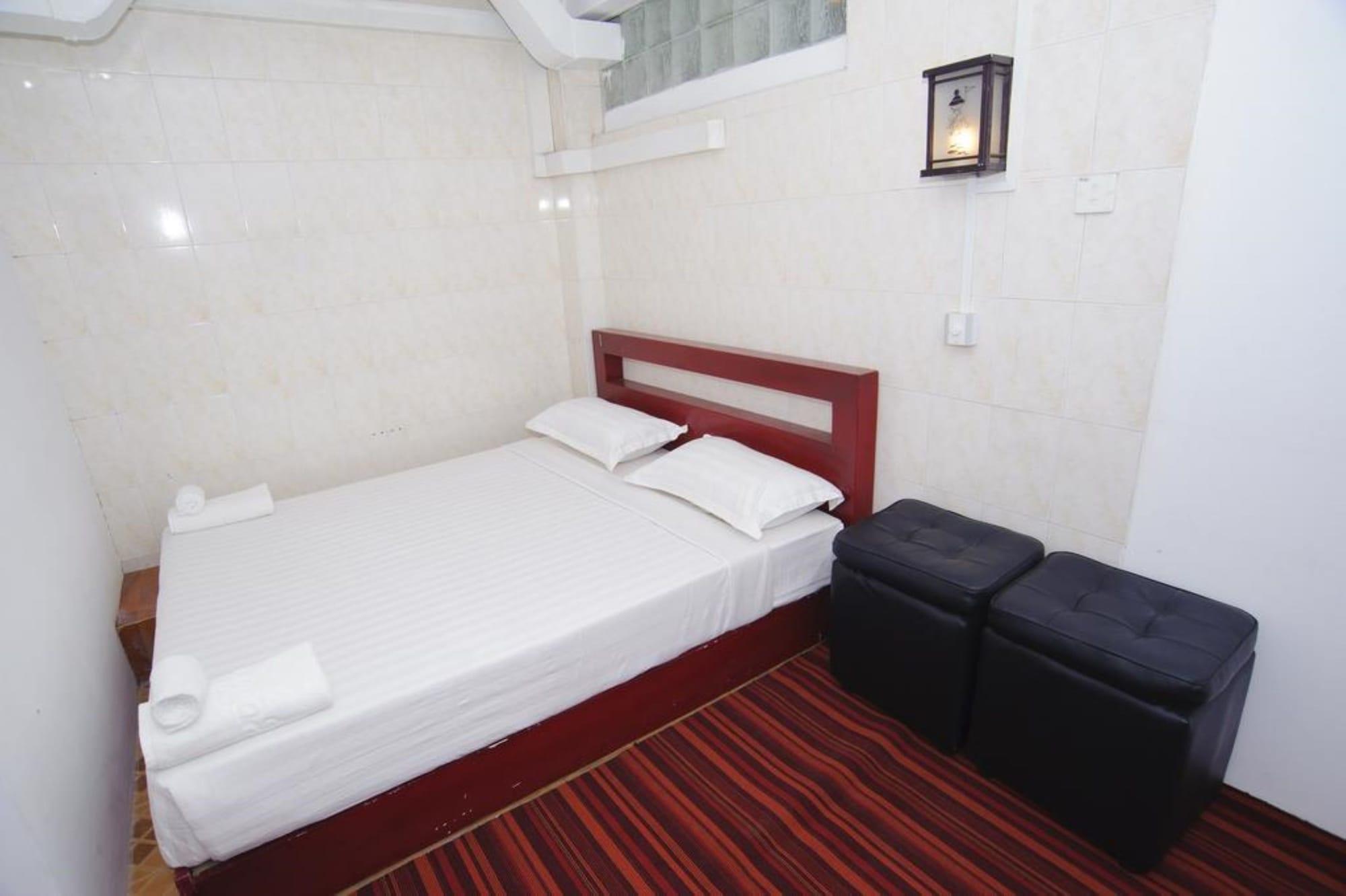 Agga Youth Hotel Yangon Extérieur photo