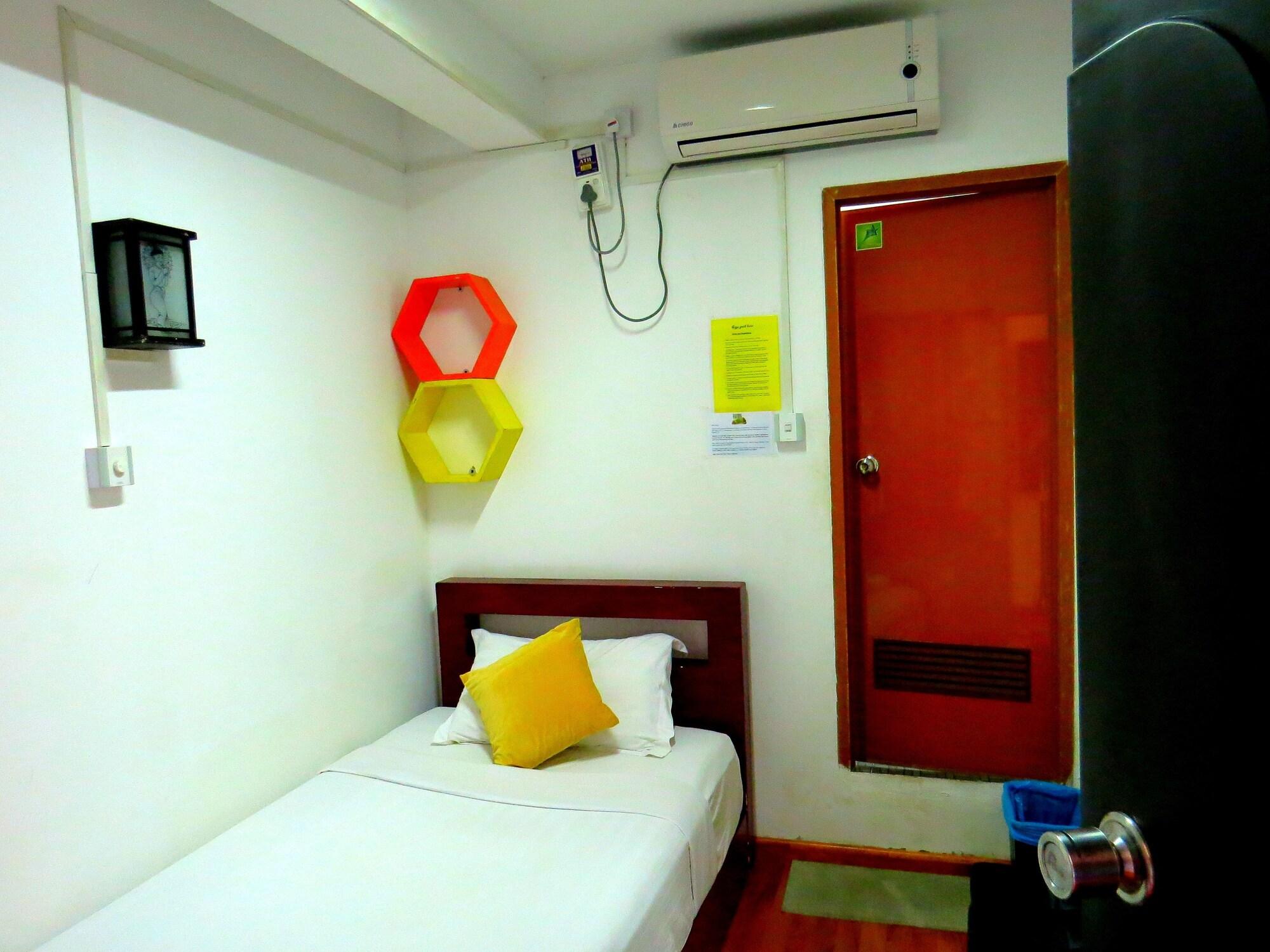 Agga Youth Hotel Yangon Extérieur photo