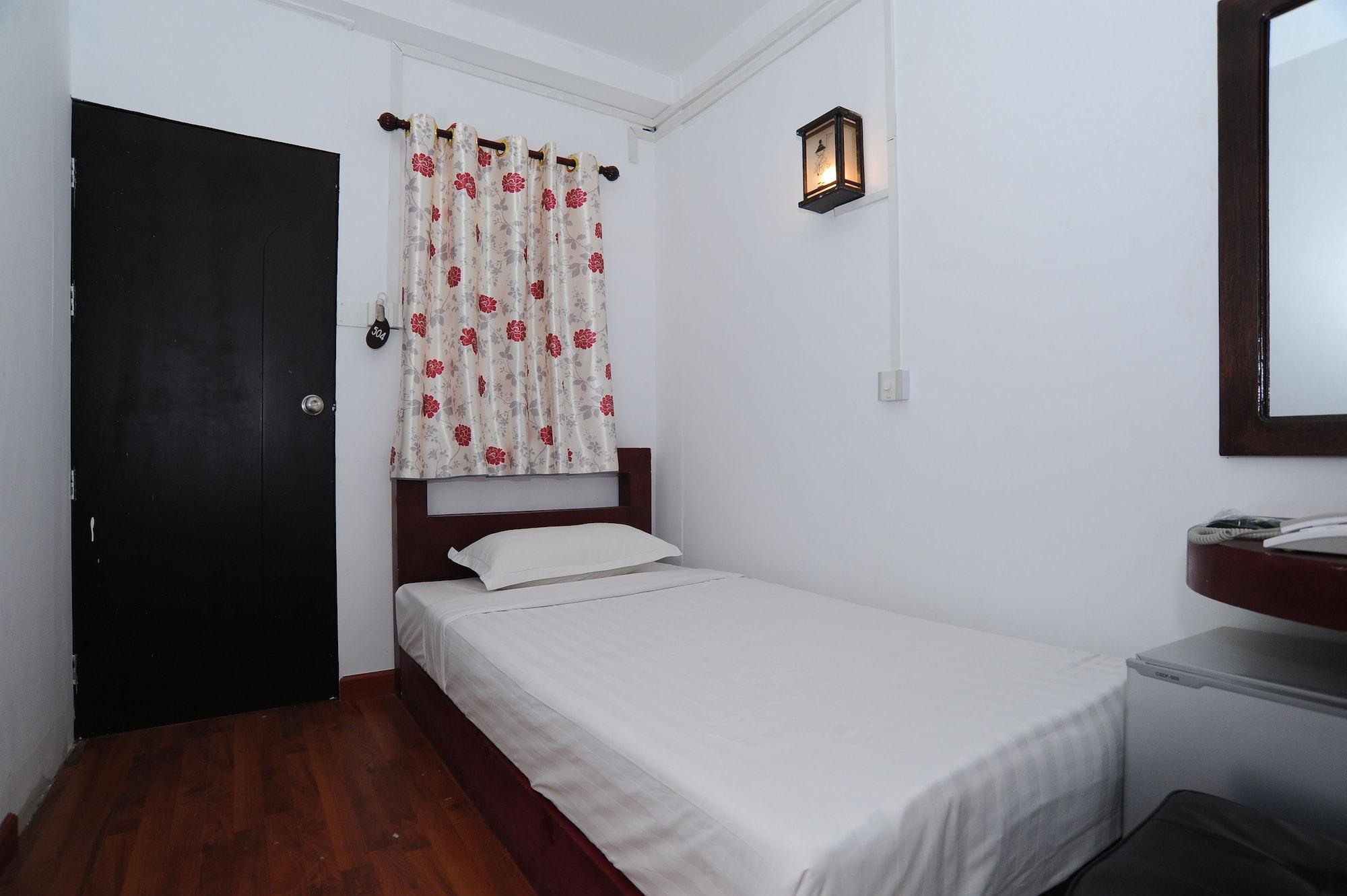 Agga Youth Hotel Yangon Extérieur photo