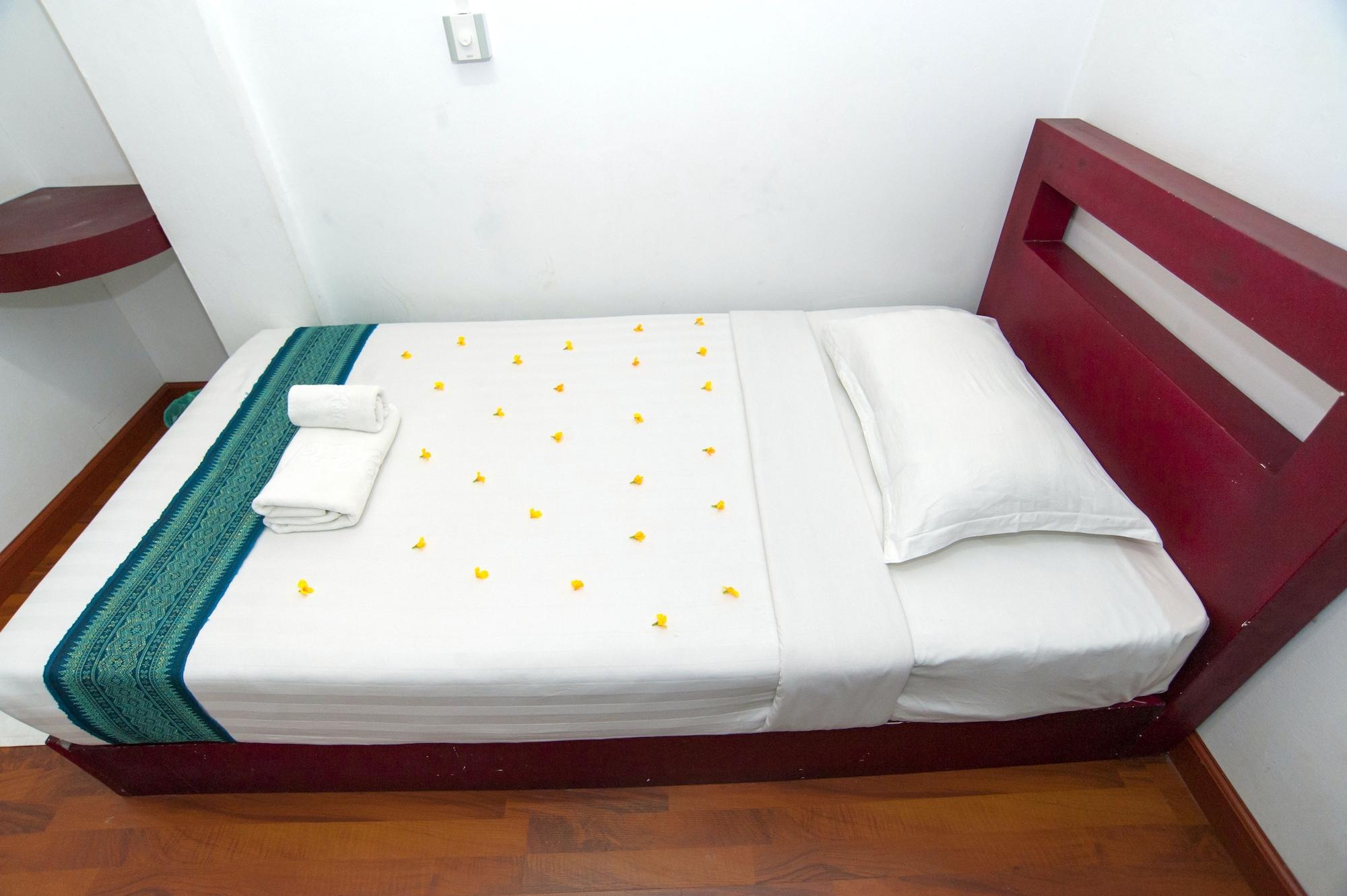 Agga Youth Hotel Yangon Extérieur photo