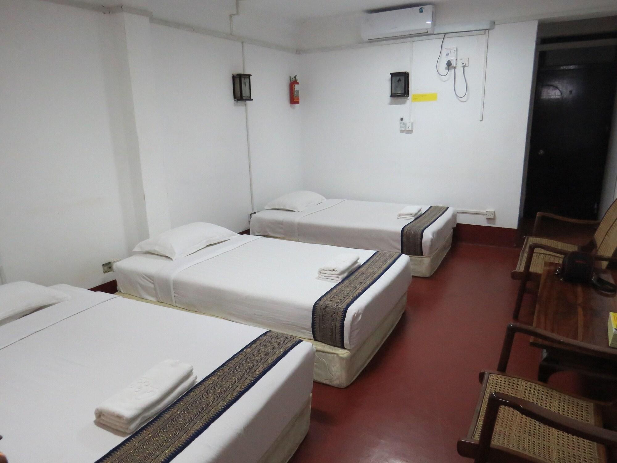 Agga Youth Hotel Yangon Extérieur photo
