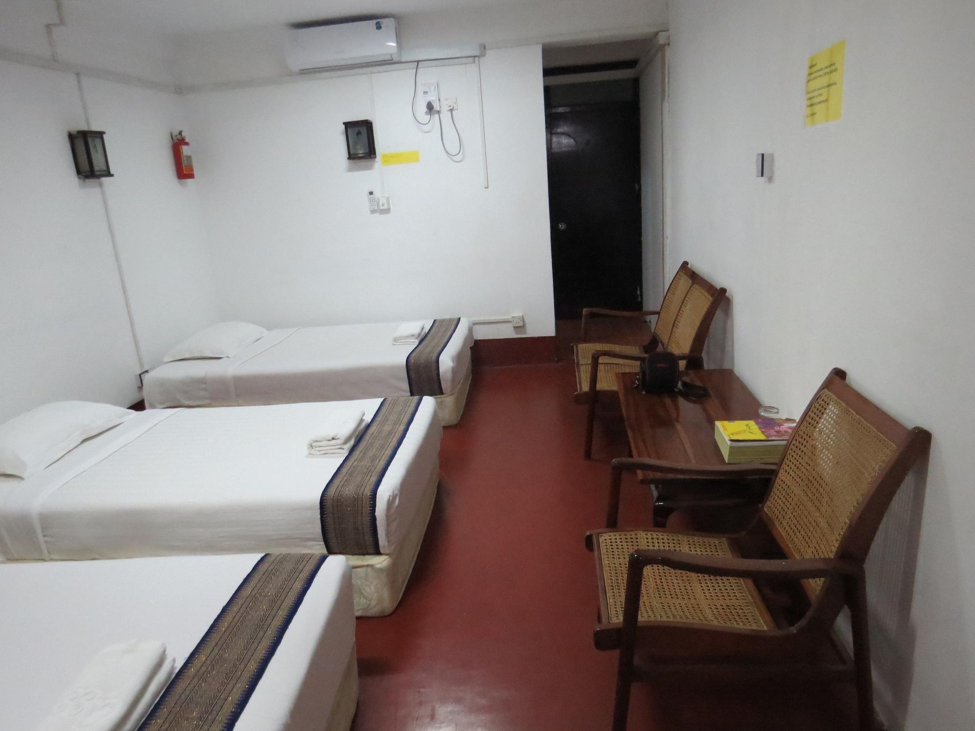 Agga Youth Hotel Yangon Extérieur photo