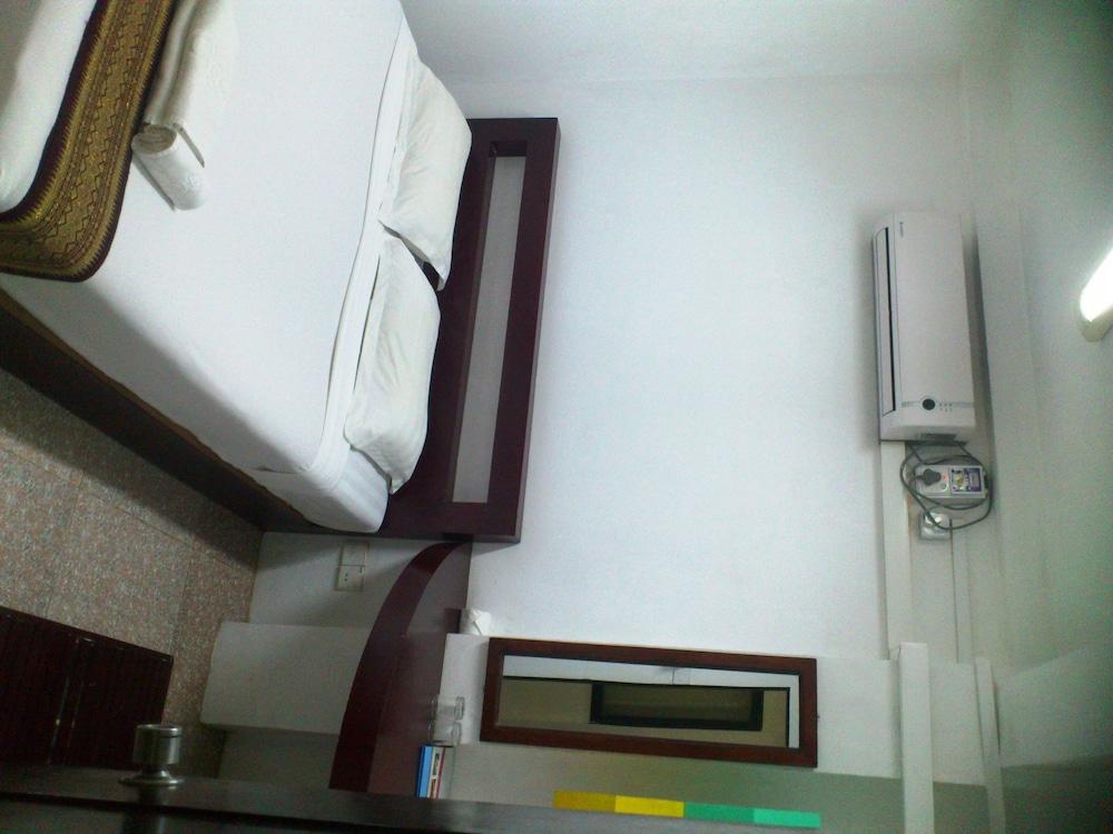 Agga Youth Hotel Yangon Extérieur photo