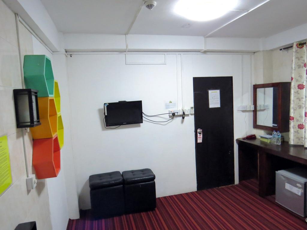 Agga Youth Hotel Yangon Extérieur photo