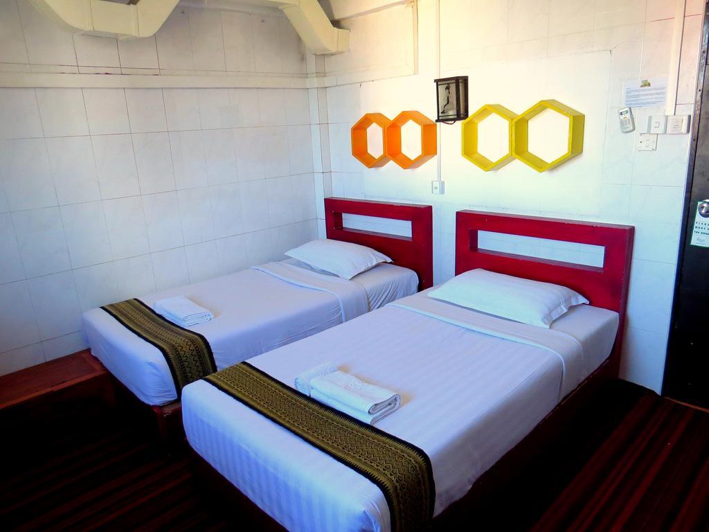 Agga Youth Hotel Yangon Extérieur photo