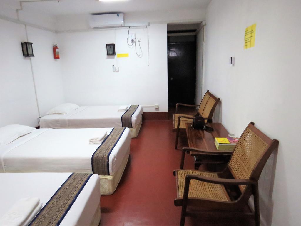 Agga Youth Hotel Yangon Extérieur photo