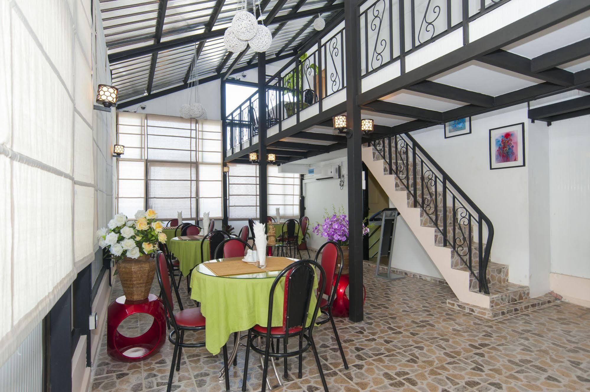 Agga Youth Hotel Yangon Extérieur photo
