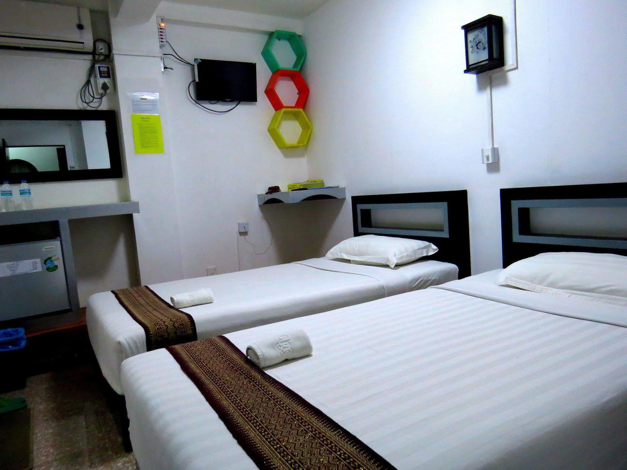 Agga Youth Hotel Yangon Extérieur photo